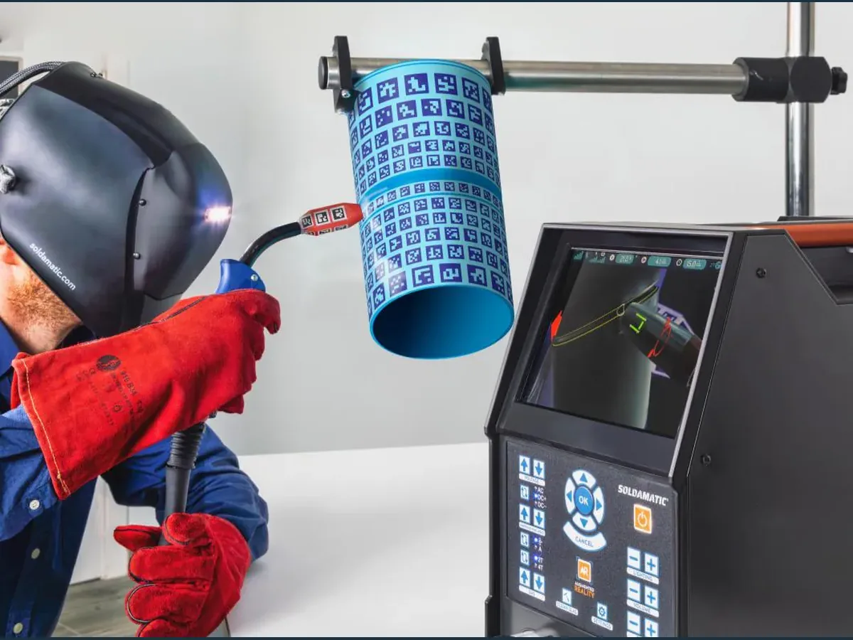 Simulador de soldadura Soldamatic presentado en un entorno industrial